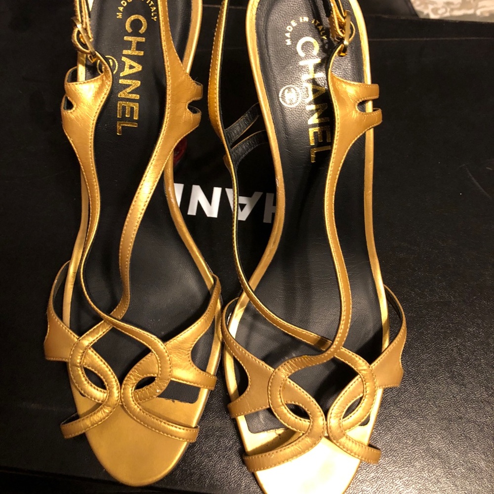 CHANEL gold heels